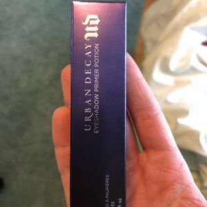 Urban Decay eyeshadow primer potion